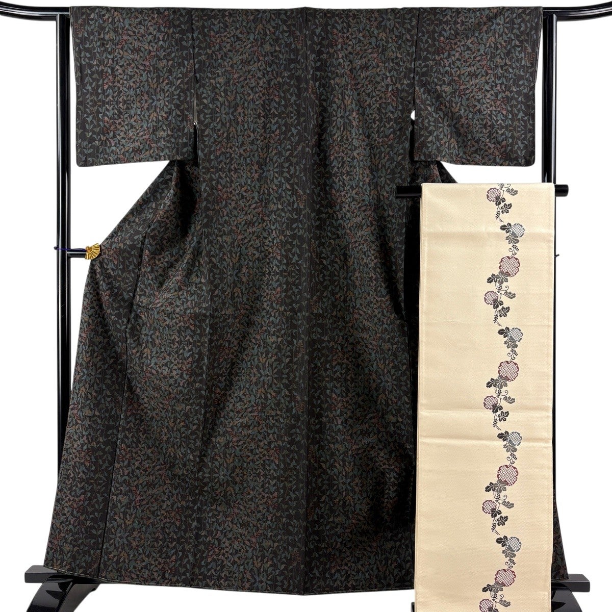 美品】 紬 身丈162cm 裄丈63cm S 袷 袋帯セット 草花 墨色 正絹 秀品