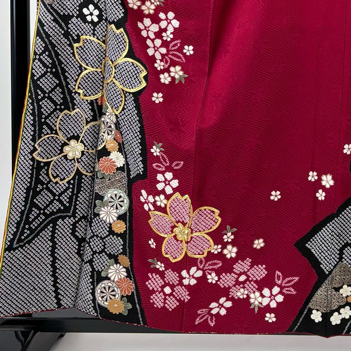 【在庫一掃】 振袖 身丈160cm 裄丈66.5cm 正絹 美品 逸品 【中古】 美品】 振袖 身丈160cm 裄丈64cm M 袷 桜 花びら ぼかし 赤 正絹 名品