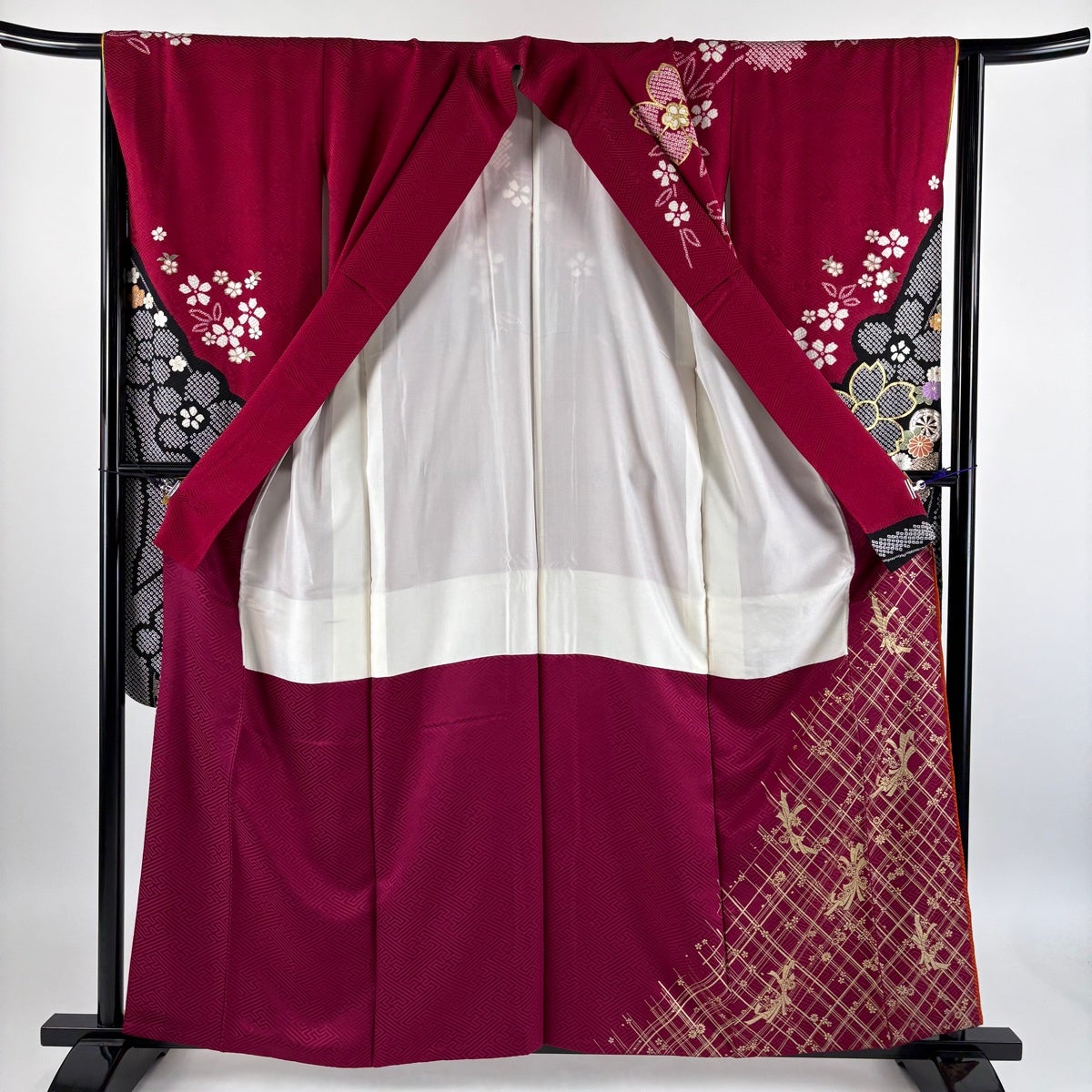 美品】 振袖 身丈160cm 裄丈66cm M 袷 落款あり 桜 菊 金糸 絞り