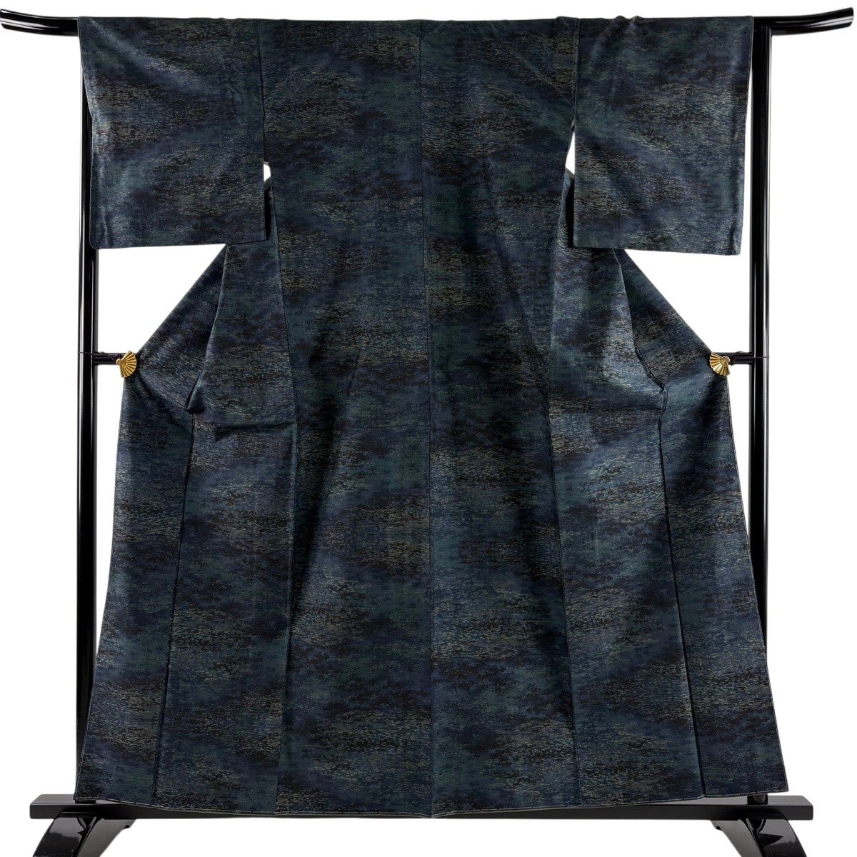 【美品】 紬 身丈153cm 裄丈68cm 正絹 秀品 【中古】 美品】 紬 身丈153cm 裄丈65cm M 袷 器物 花 黒 正絹 秀品｜中古・古着
