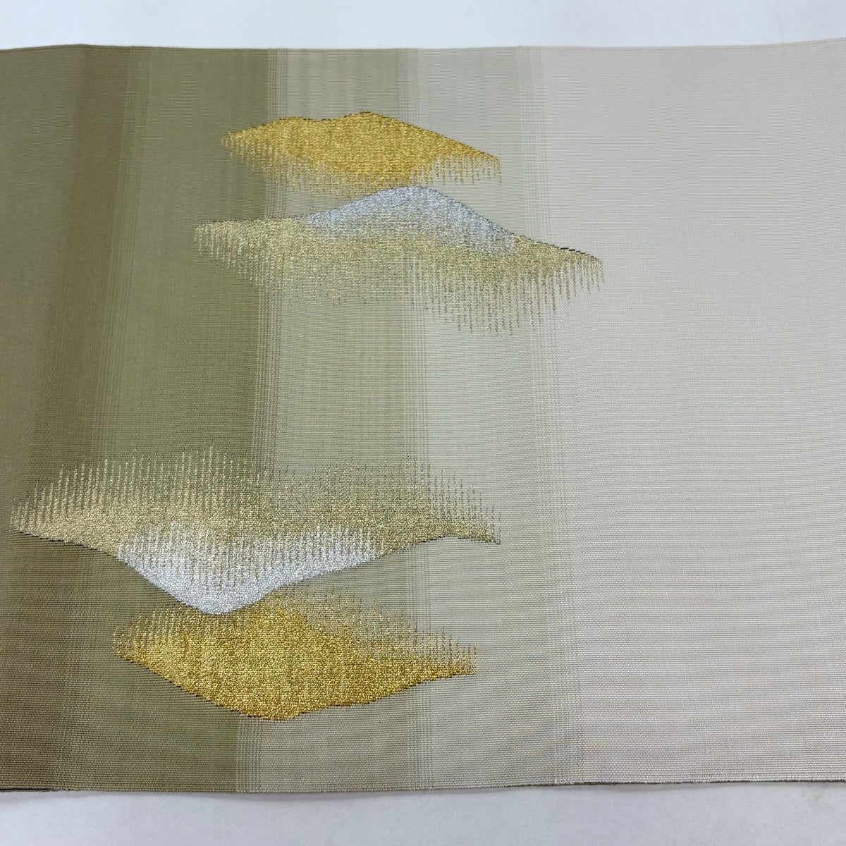 美品】 名古屋帯 秀品 八寸名古屋帯 松葉仕立て 山並み 金銀糸 鶯色