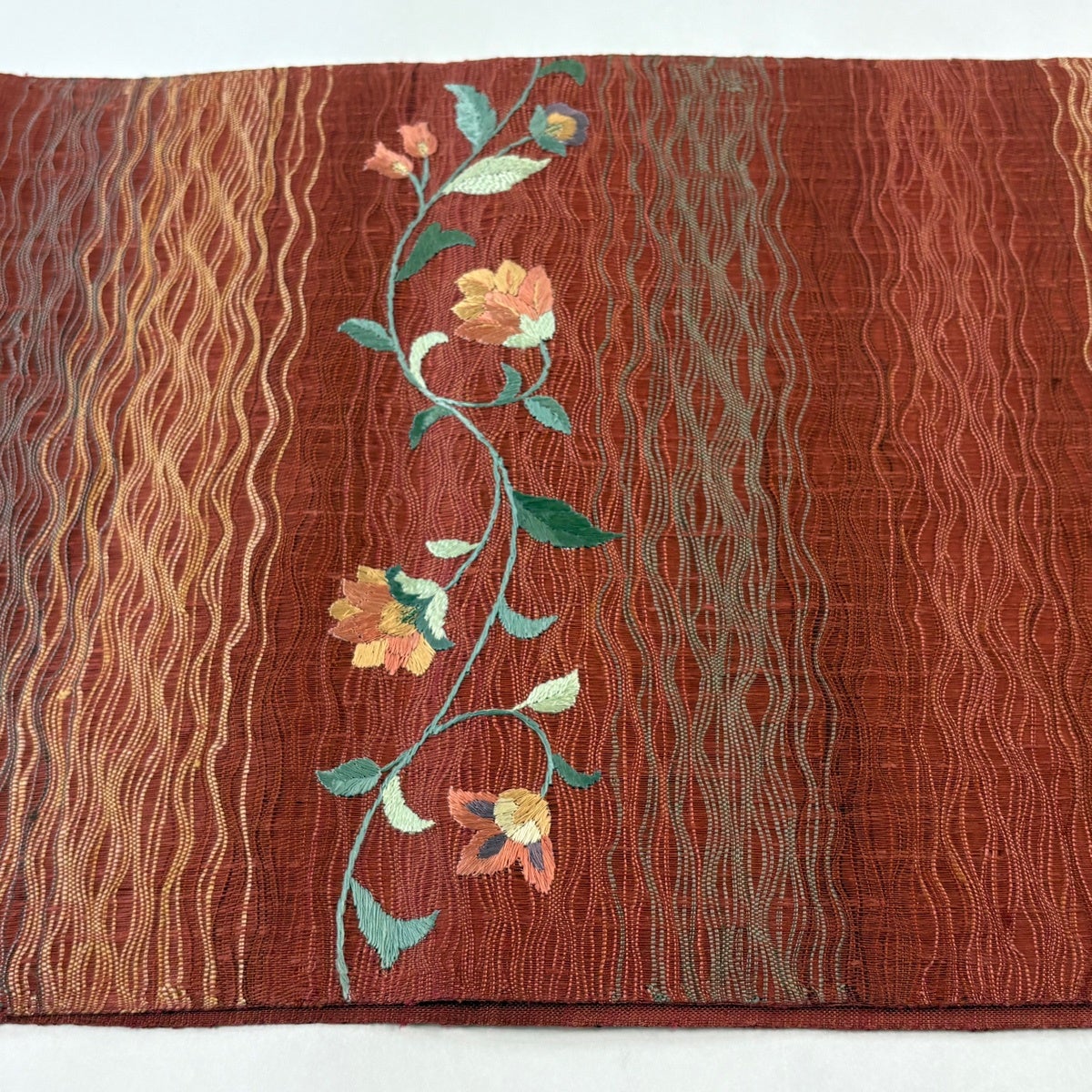 美品】 袋帯 秀品 草花 金糸 刺繍 赤茶 お太鼓柄 正絹｜中古・古着
