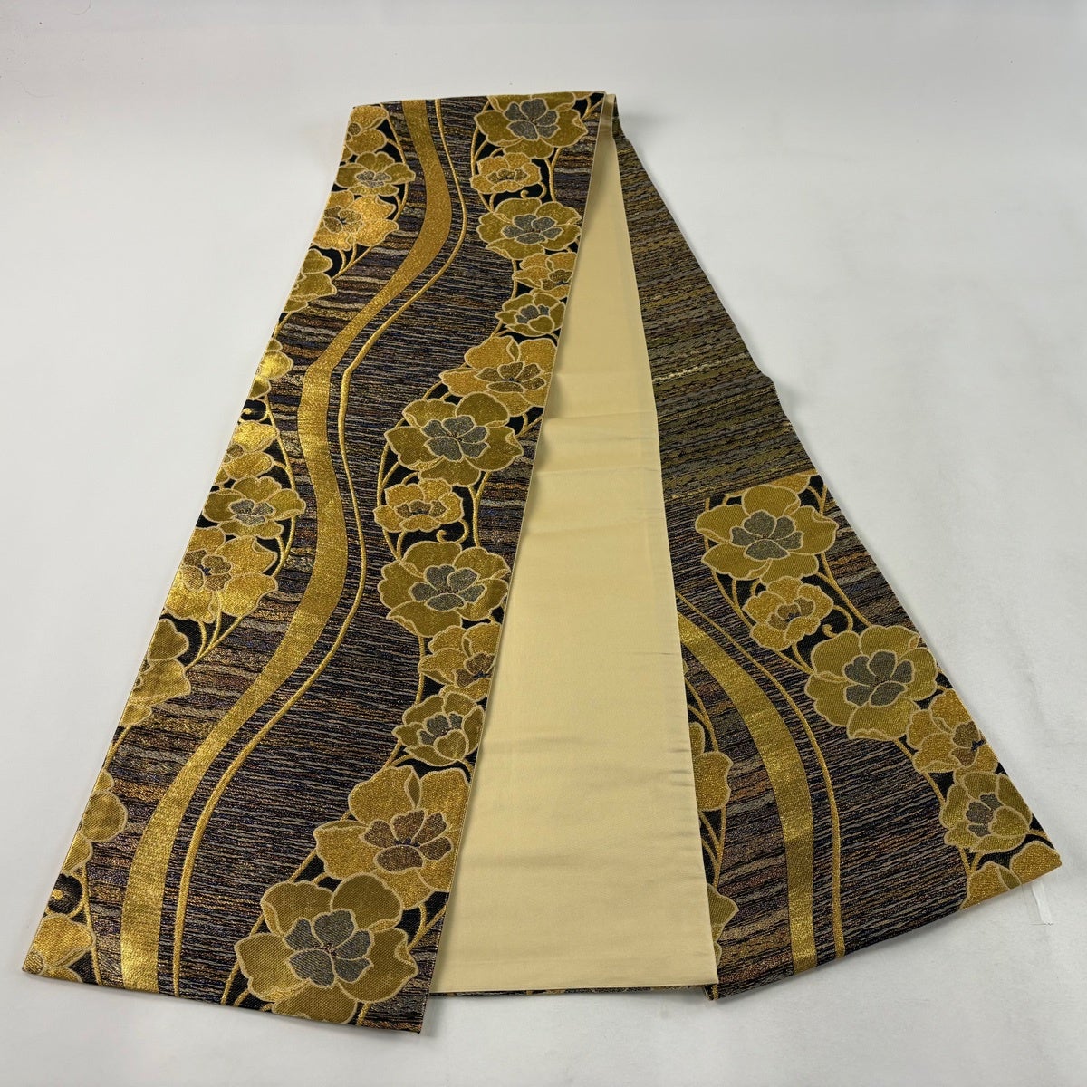 30%OFF 【美品】 袋帯 秀品 草花 縞 金糸 箔 黒 六通 正絹 K30｜中古