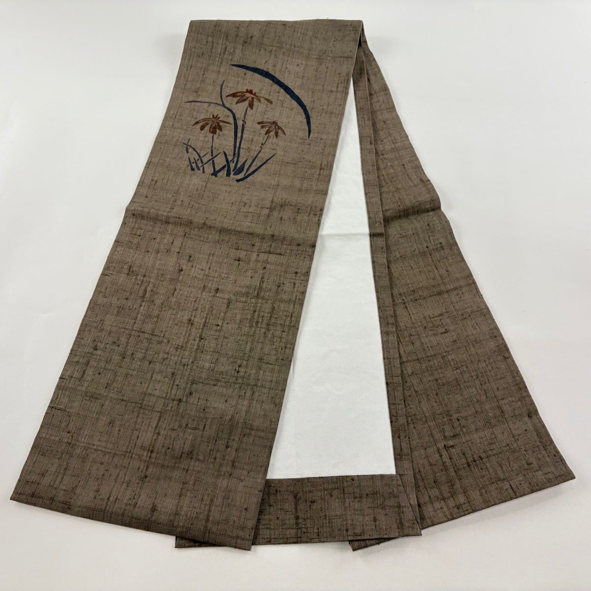 美品】 開き名古屋帯 秀品 紬地 草花 刺繍 焦茶色 正絹｜中古・古着