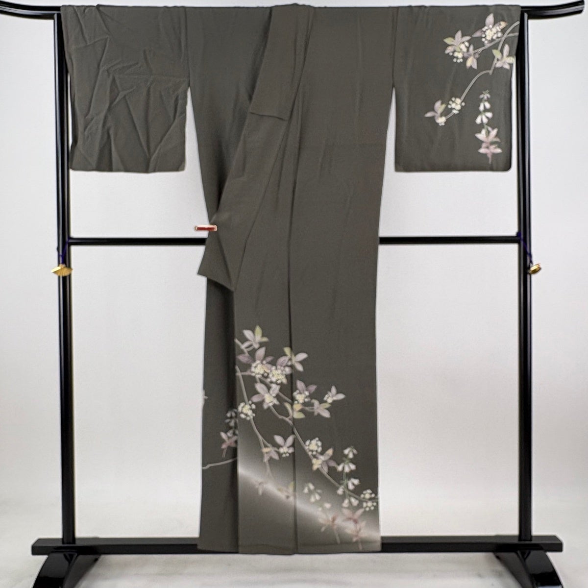 付下げ 身丈153.5cm 裄丈67cm M 袷 落款あり 枝花 ぼかし 灰茶 正絹
