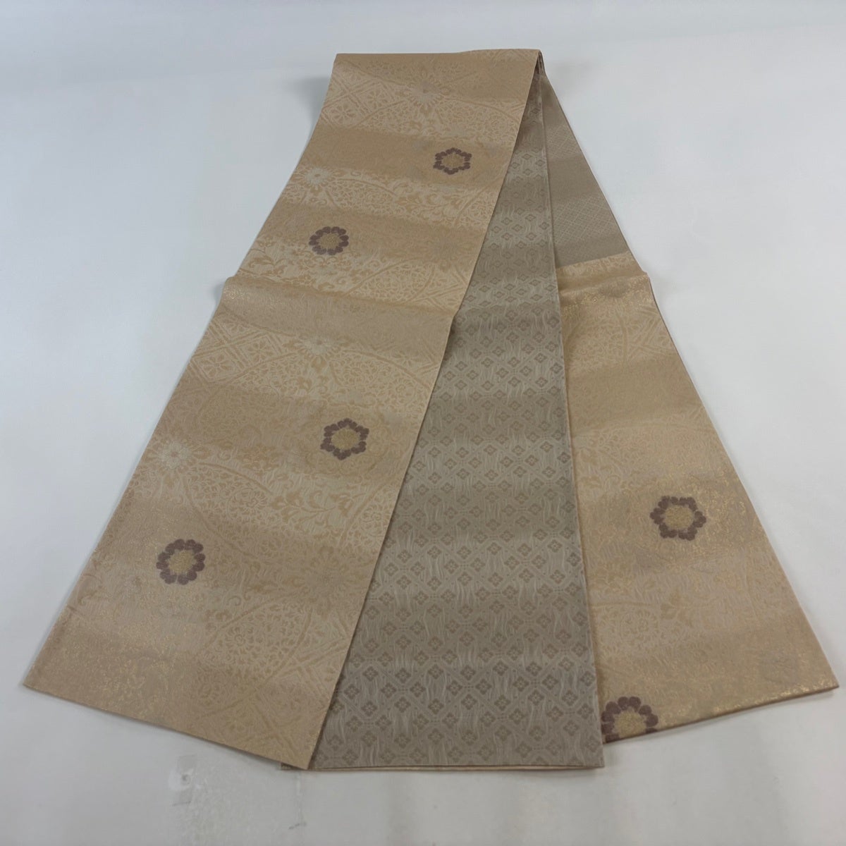 美品】 袋帯 秀品 華文 花唐草 箔 ベージュ 六通 正絹｜中古・古着
