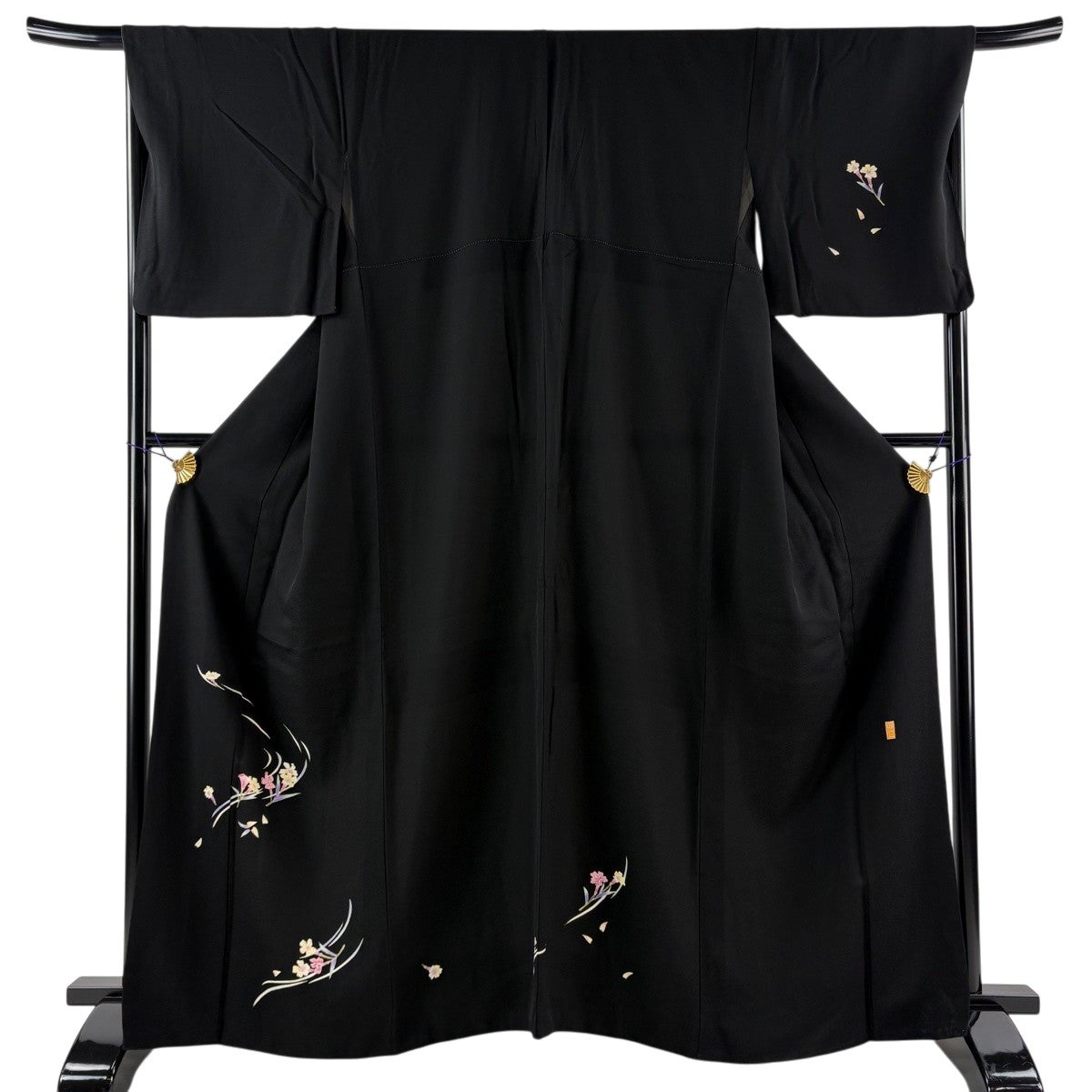 【美品】 付下げ 身丈158cm 裄丈63cm 正絹 秀品 【中古】 付下げ 身丈158cm 裄丈64cm M 袷 枝花 刺繍 金糸 灰紫 正絹 秀品｜中古