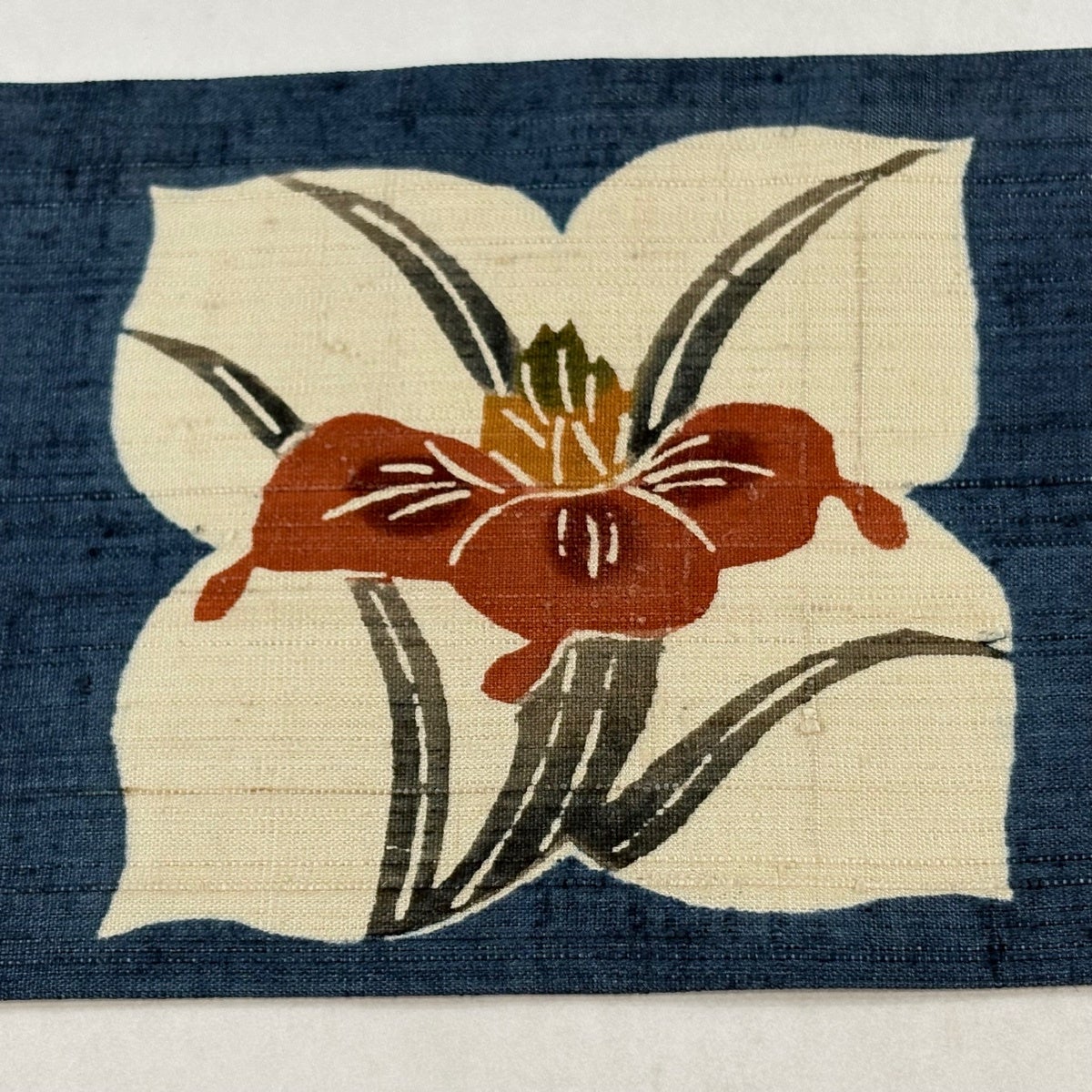 名古屋帯 逸品 落款あり 紬地 下平清人 草花 紅型 藍色 正絹｜中古