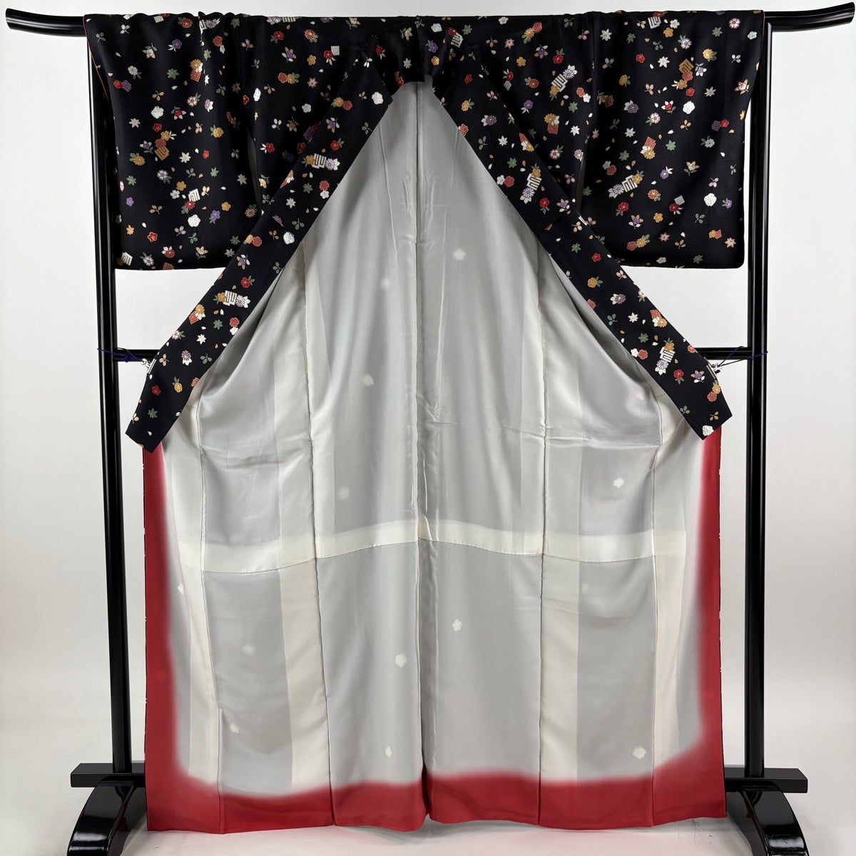 ★正絹★丸洗い済み★裄６８㎝★モノトーンに小花柄★ 美品】 小紋 身丈168cm 裄丈69cm L 袷 源氏香 草花 金彩 絞り 黒 正絹