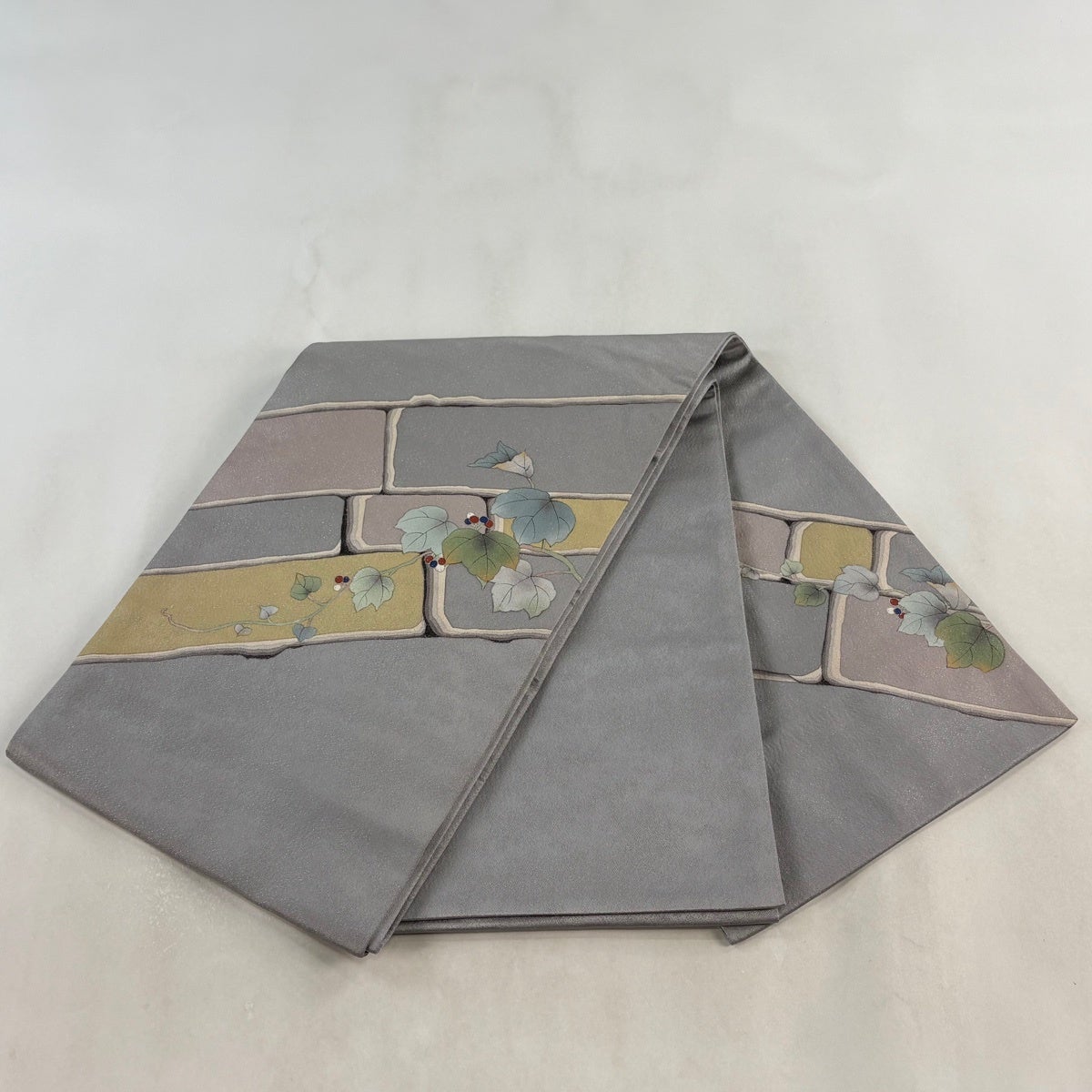 袋帯 名品 葉と実 幾何学 箔 銀彩 灰色 お太鼓柄 正絹｜中古・古着