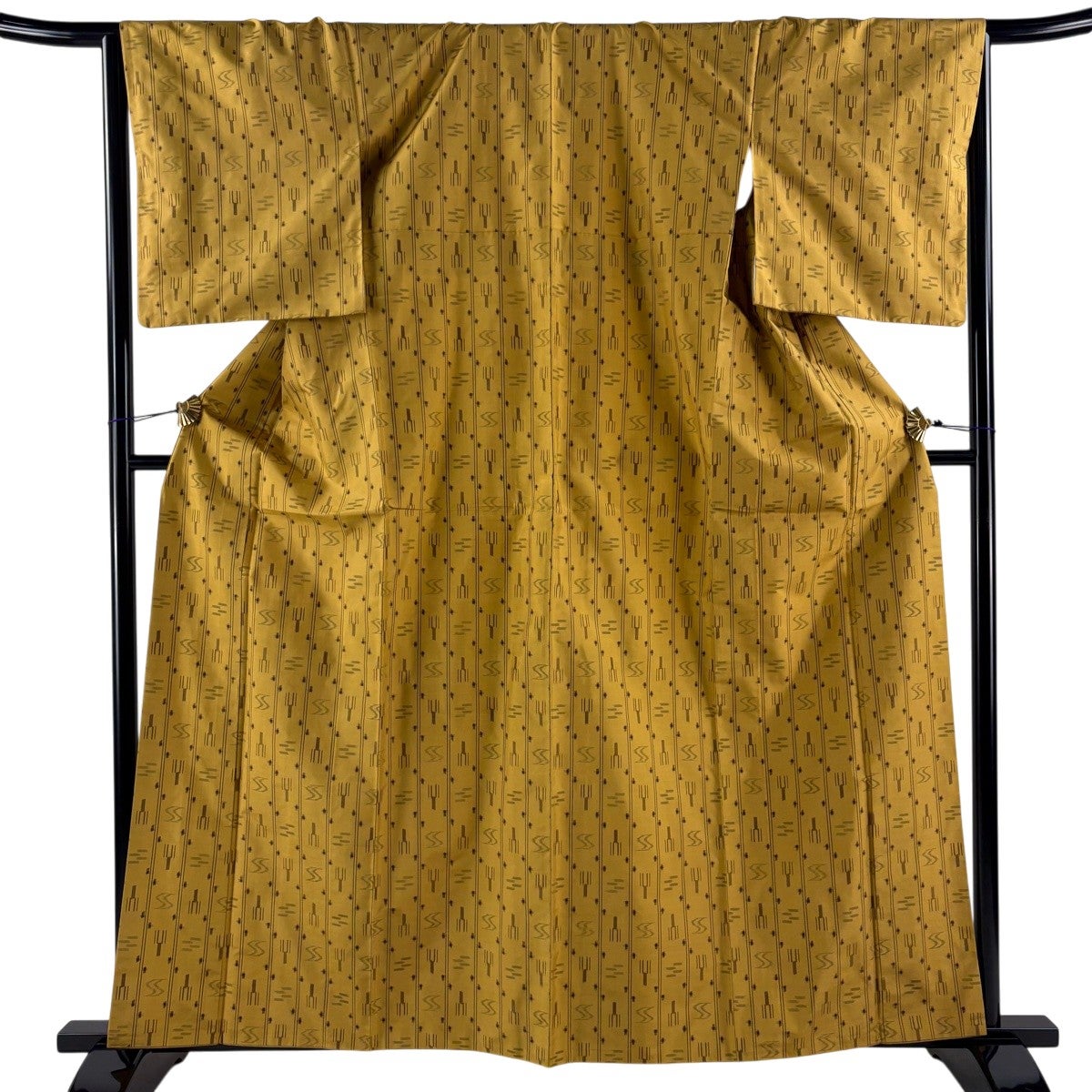 美品】 紬 身丈162cm 裄丈66.5cm M 袷 縞 幾何学 黄土色 正絹 優品