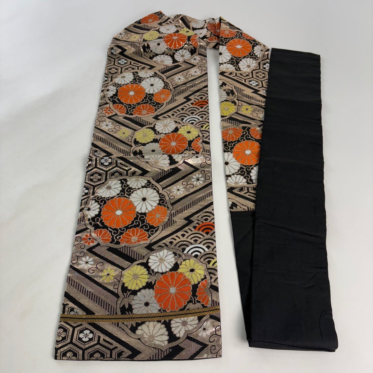 最終価格】 70%OFF 名古屋帯 優品 菊 青海波 箔 黒 正絹 K70｜中古