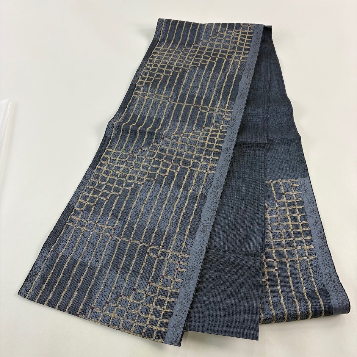 【美品】名古屋帯　八寸名古屋帯 松葉仕立て 真綿紬 正絹 刺繍 上品ライトグレー 美品】 名古屋帯 秀品 八寸名古屋帯 松葉仕立て 紬地 格子 縞 青灰色
