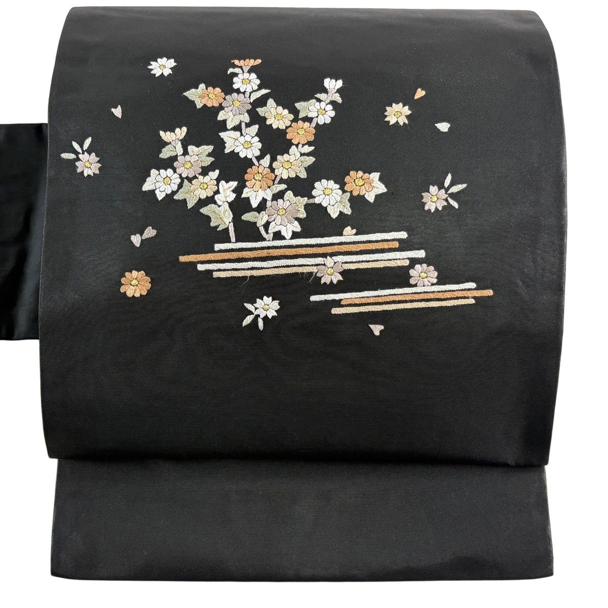 名古屋帯 秀品 草花 刺繍 金糸 黒 正絹｜中古・古着・リサイクル着物