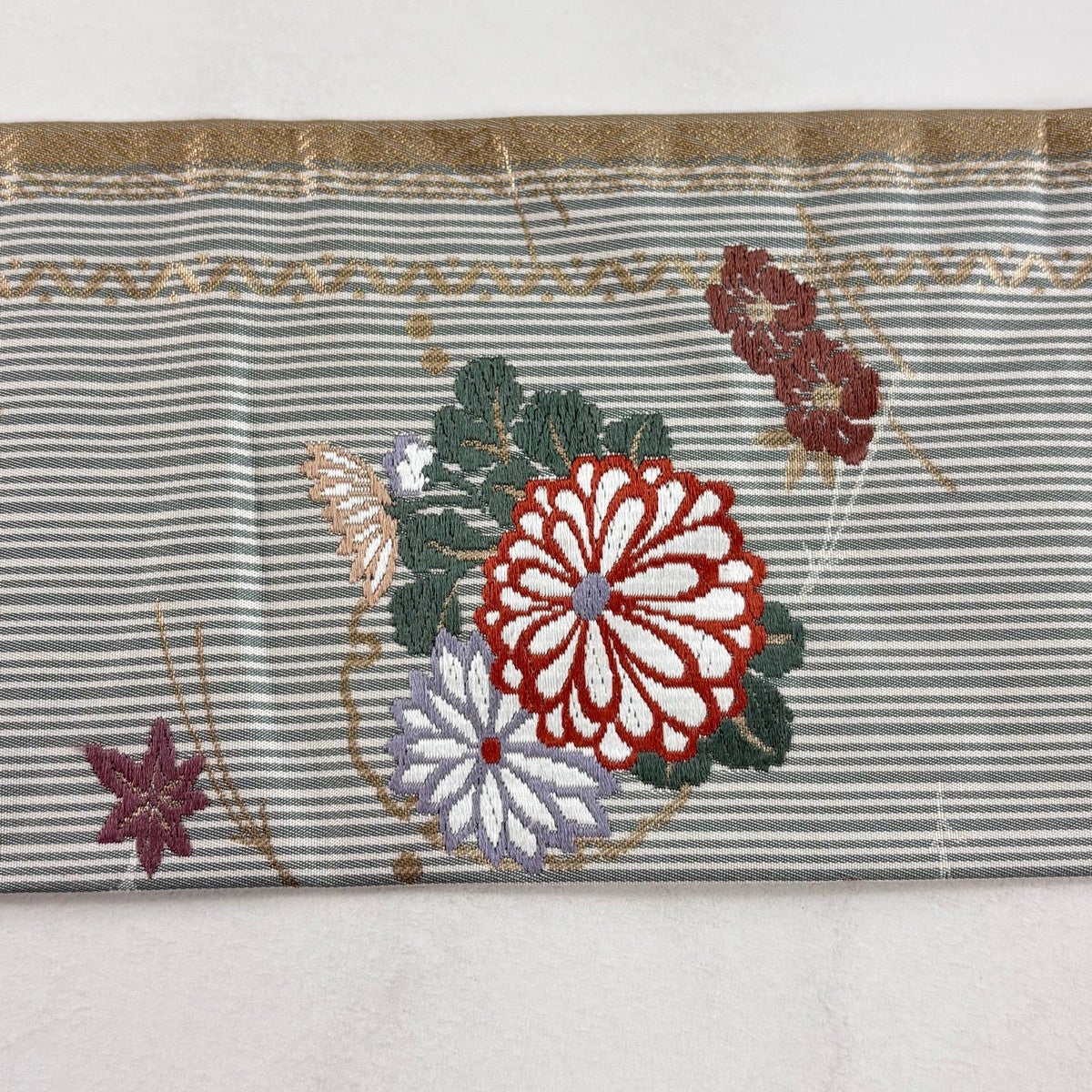 30%OFF 名古屋帯 秀品 草花 縞 箔 唐織 灰緑 正絹 K30|中古・古着 30%OFF 名古屋帯 秀品 草花 縞 箔 唐織 灰緑 正絹 K30|中古・古着