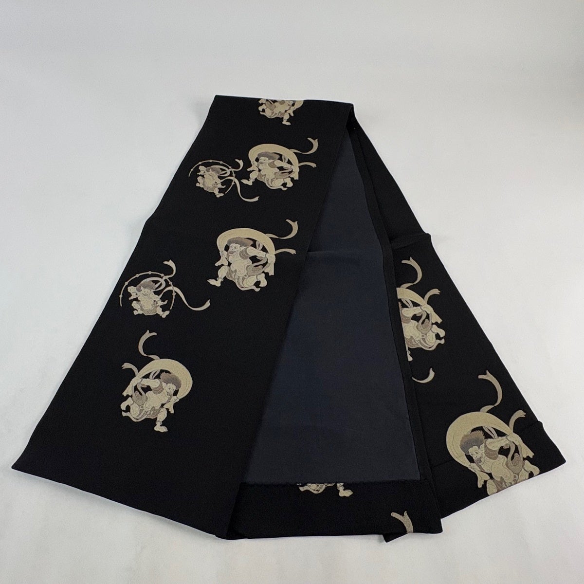 開き名古屋帯 秀品 風神雷神 縮緬 黒 正絹｜中古・古着・リサイクル