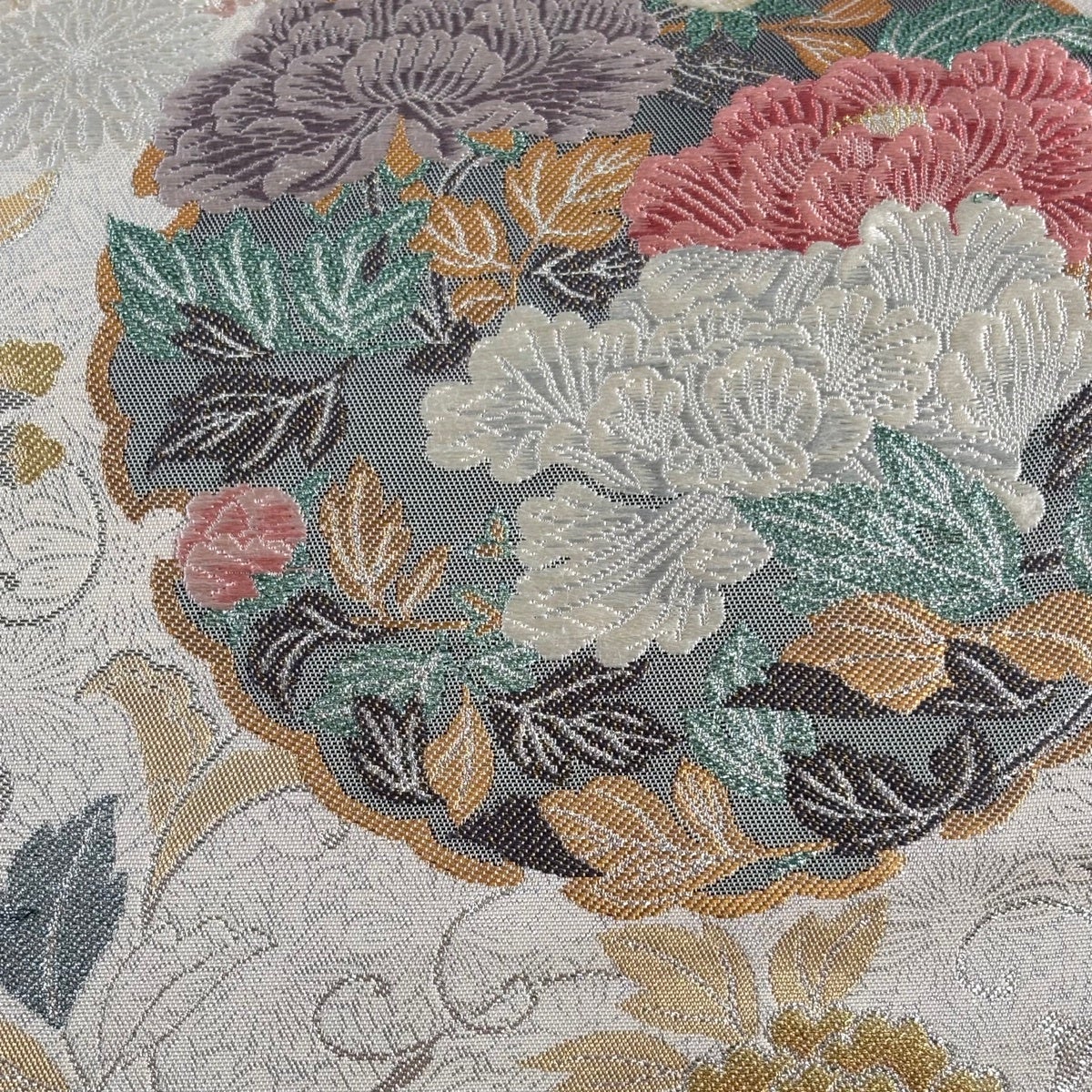 袋帯 雪輪に地紙文 刺繍入り 箔入り 白色ｘ多色  六通柄 正絹 仕立て上がり 長さ448cm 【キモノオフ野々市若松店】 袋帯｜KIMONO・OFF キモノオフ【公式】きもの通販サイト - KIMONO OFF
