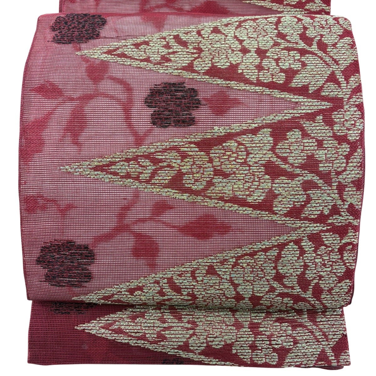 a2506-92 名古屋帯 八寸 美品 正絹 着物 松葉仕立て 明綴れ 美品】 名古屋帯 秀品 八寸名古屋帯 松葉仕立て 幾何学模様 金糸 茜色