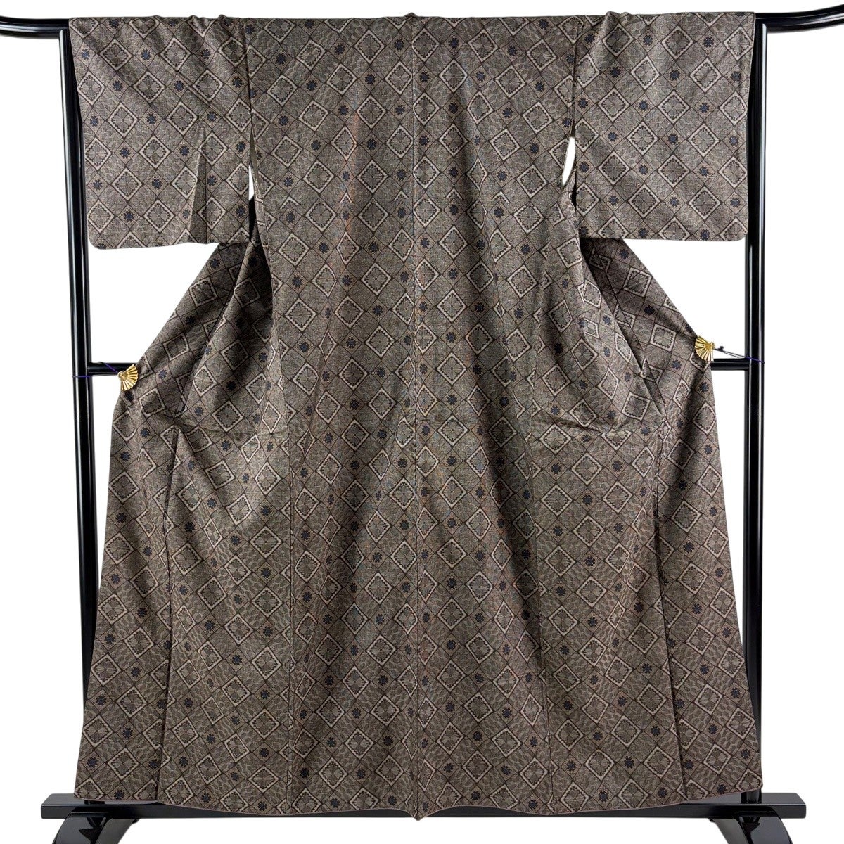 紬 身丈160cm 裄丈64cm M 袷 花 菱文 焦茶色 正絹 秀品｜中古・古着