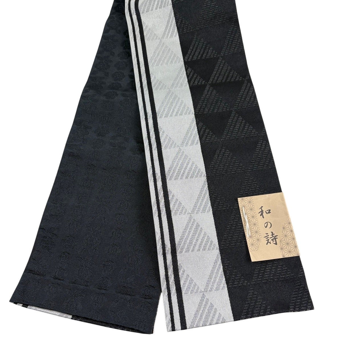 美品】半幅帯 優品 鱗 縞 黒灰 化繊｜中古・古着・リサイクル着物通販