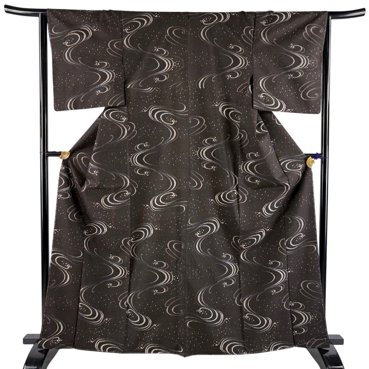 【美品】 紬 身丈164cm 裄丈64cm 正絹 秀品 【中古】 紬 身丈164cm 裄丈64cm M 袷 縦縞 幾何学模様 灰色 正絹 名品｜中古