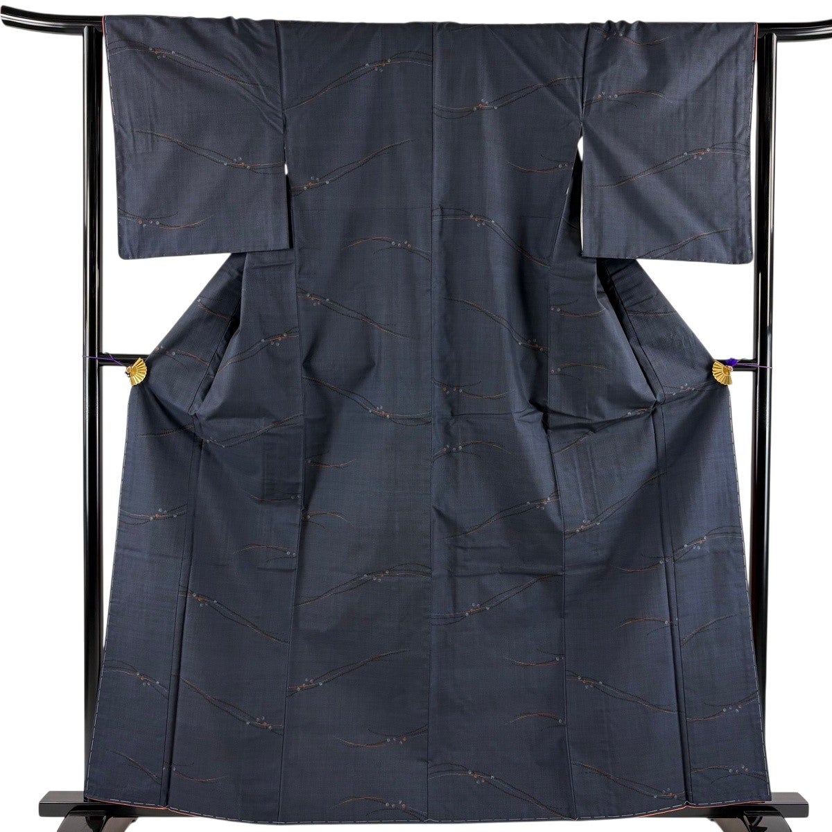 ユ*カ様 ☘️オークション☘️ 【白大島】●泥染●生糸● 身丈 160.5裄丈6 美品】 大島紬 身丈160cm 裄丈64cm M 袷 純泥染 証紙あり 幾何学 濃紺