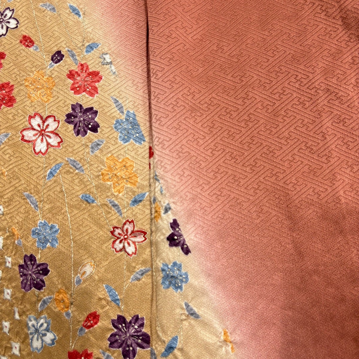 付下げ 身丈160cm 裄丈63cm S 袷 枝垂桜 地紋 金彩 ぼかし 茜色 正絹