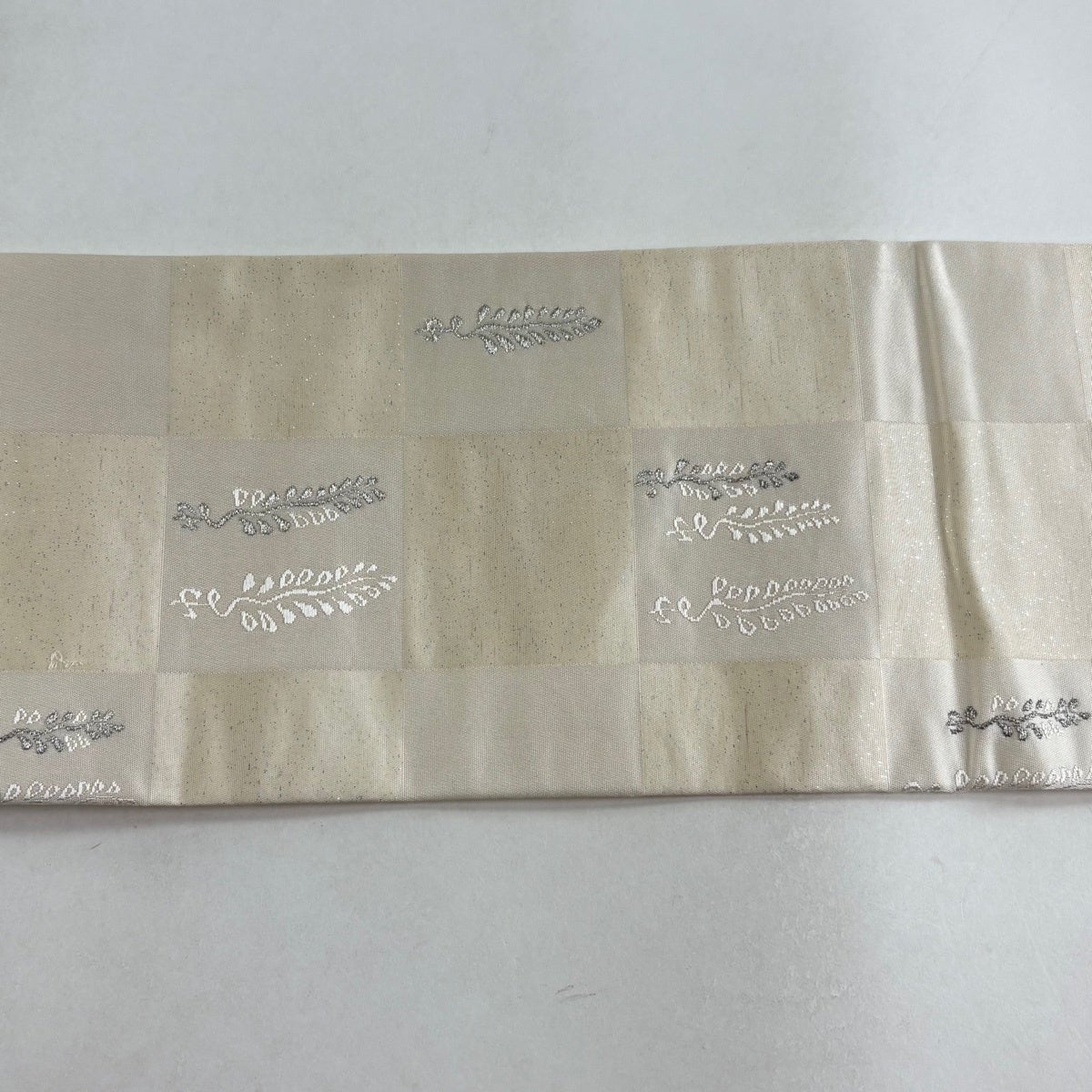 美品】 名古屋帯 秀品 藤 市松 銀糸 箔 クリーム 正絹｜中古・古着