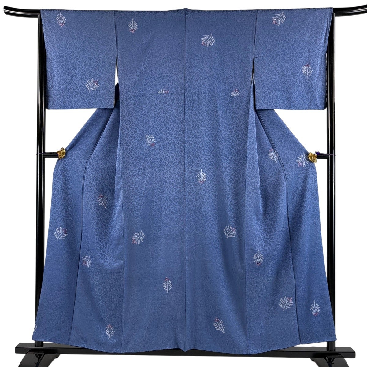 美品　正絹　単衣　着物　地紋入り　青紫色 小紋 身丈156.5cm 裄丈65cm M 袷 若松 地紋 刺繍 青 正絹 秀品｜中古