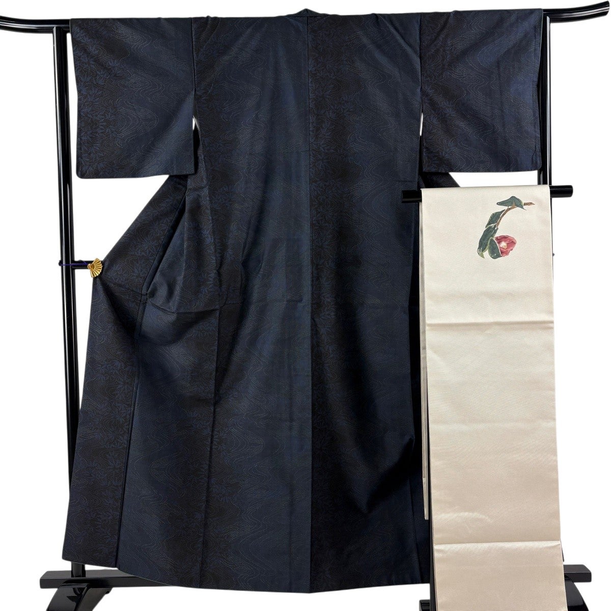 正絹 単衣紬 身丈 155cm・裄丈 64cm 落款あり 美品】 紬 身丈155cm 裄丈63cm S 単衣 楓 流水 紺色 正絹 秀品｜中古