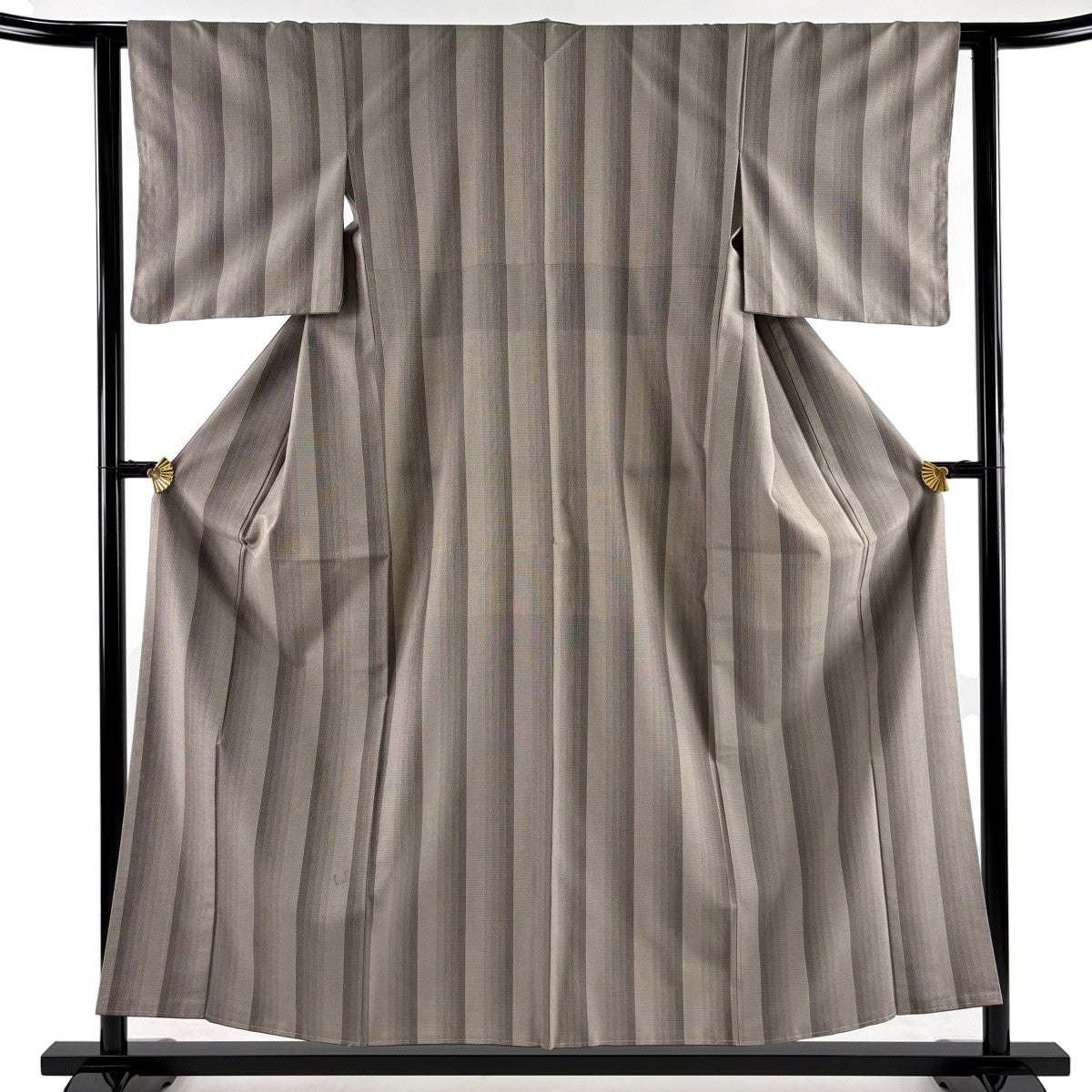美品】 紬 身丈156.5cm 裄丈61cm S 袷 落款あり 灰茶 正絹 秀品｜中古