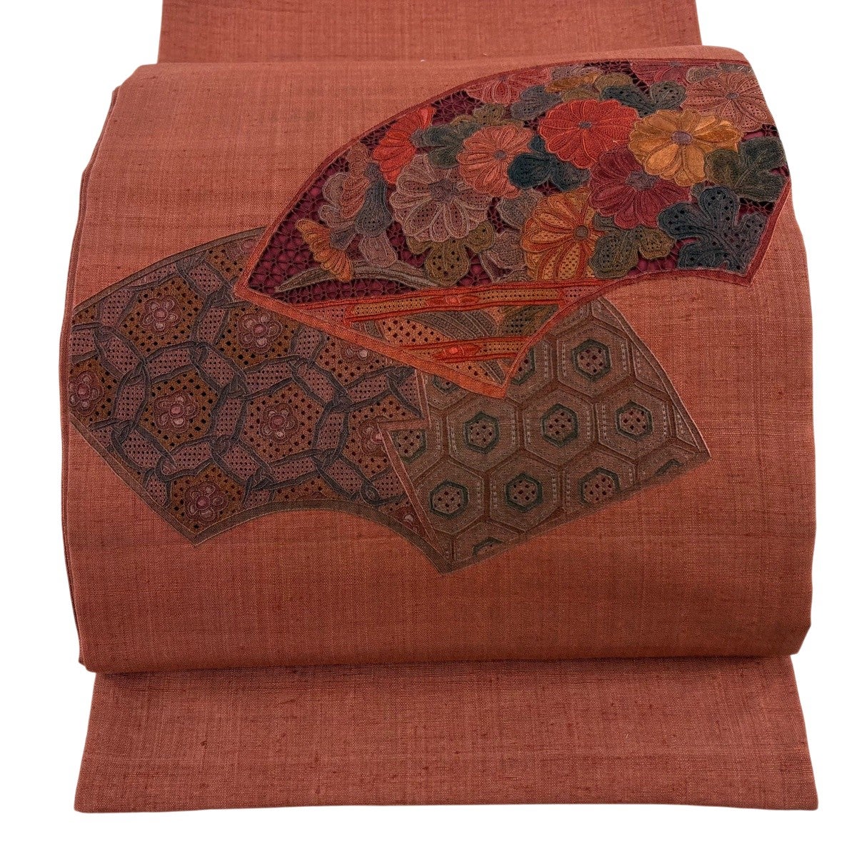 【美品】袋帯　紬地刺繍　華やかな宝相華　お太鼓柄　ピンクオレンジ 美品】 袋帯 秀品 草花 レース柄 刺繍 紬地 赤茶 お太鼓柄 正絹｜中古