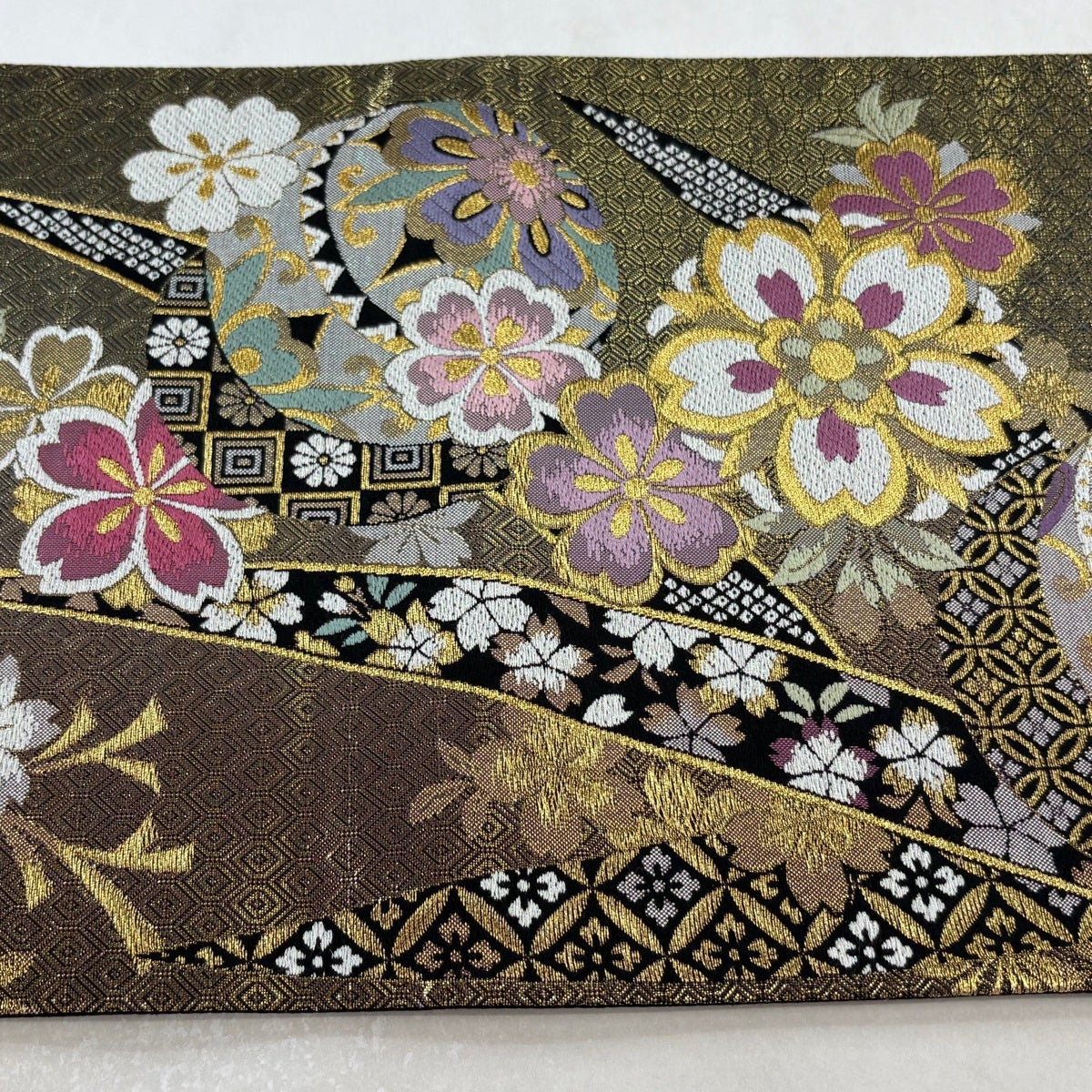 袋帯 中古 リサイクル 正絹 フォーマル 仕立て上がり 六通 やまと誂製 七宝模様 桜模様 箔糸 古代紫色 銀 きもの北條 A1023-5 美品】 袋帯 秀品 やまと 桜 七宝 金糸 箔 金色 六通 正絹｜中古・古着
