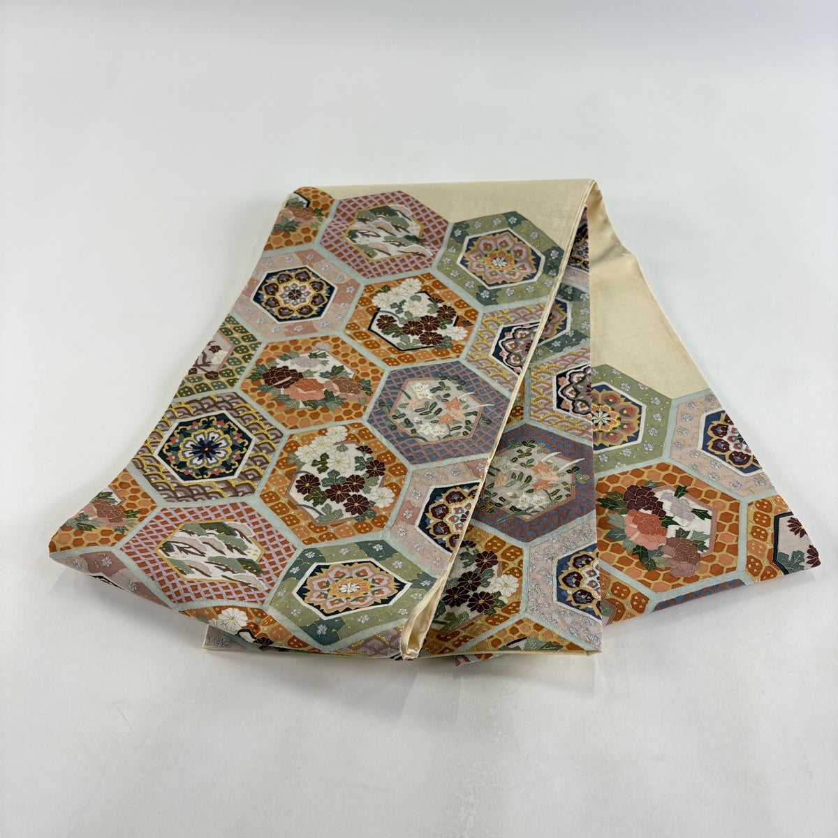 袋帯 逸品 明綴れ 華文 亀甲 金銀糸 茜色 お太鼓柄 正絹｜中古・古着