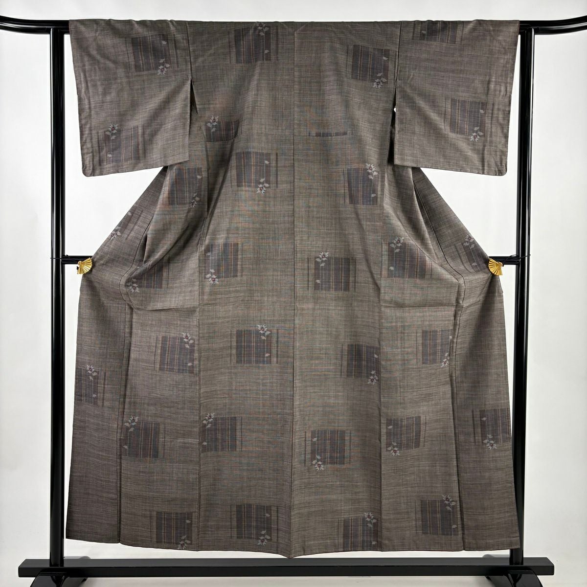 紬 身丈162cm 裄丈62.5cm S 袷 幾何学模様 茶色 正絹 秀品|中古・古着 紬 身丈162cm 裄丈62.5cm S 袷 幾何学模様 茶色 正絹 秀品|中古・古着