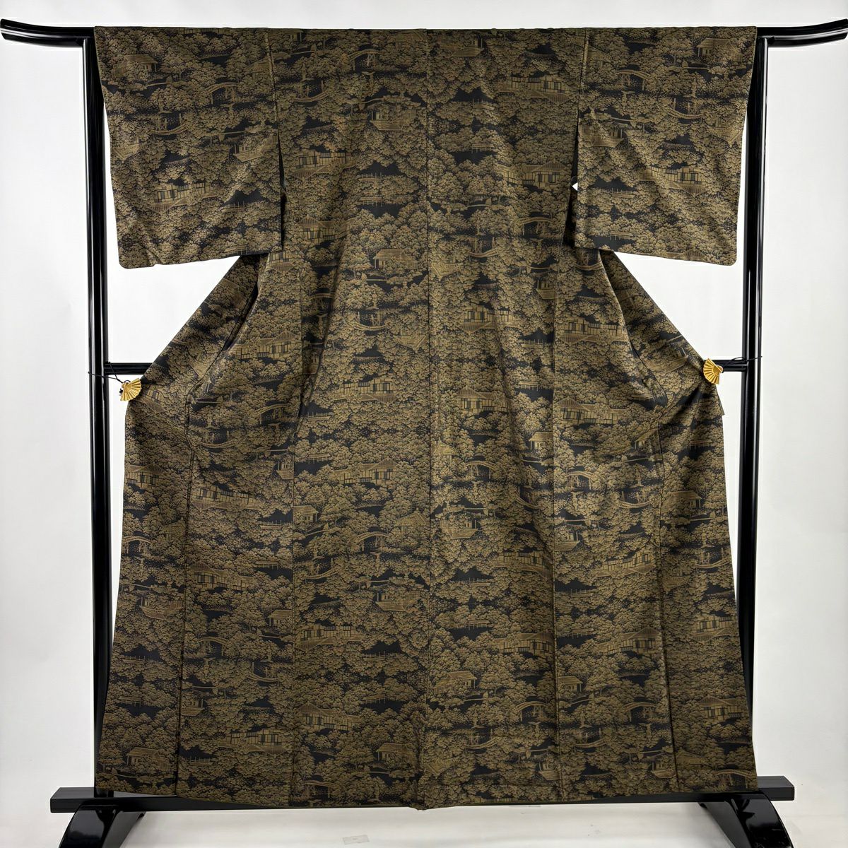紬 身丈160cm 裄丈67.5cm L 袷 短冊 樹木 焦茶色 正絹 名品｜中古