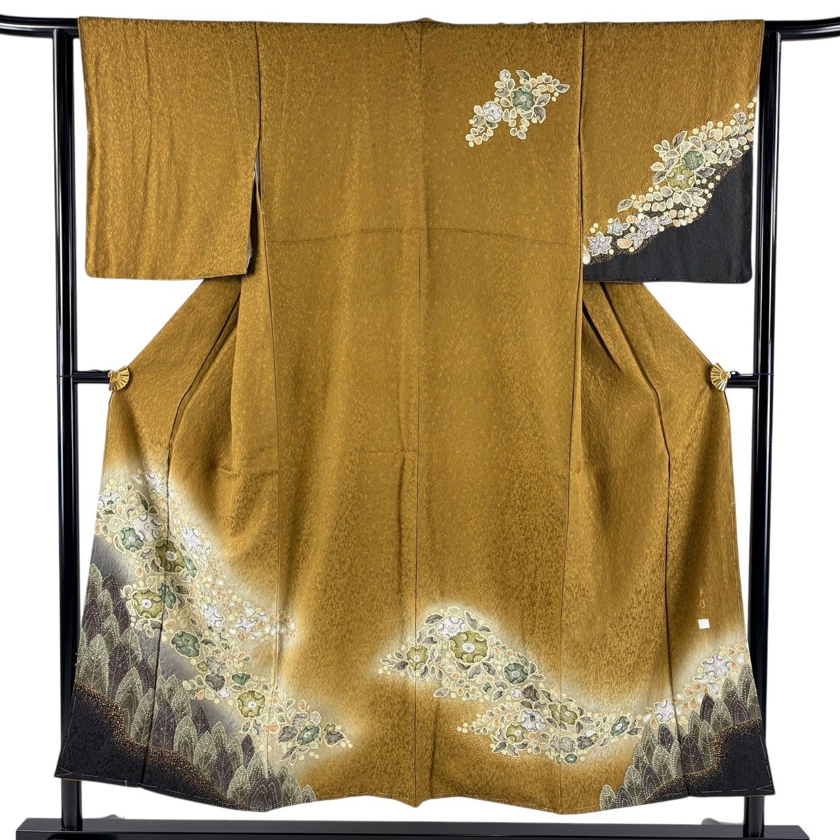 美品】 付下げ 身丈157cm 裄丈64cm M 袷 やまと 御所車 牡丹 ラメ 金彩