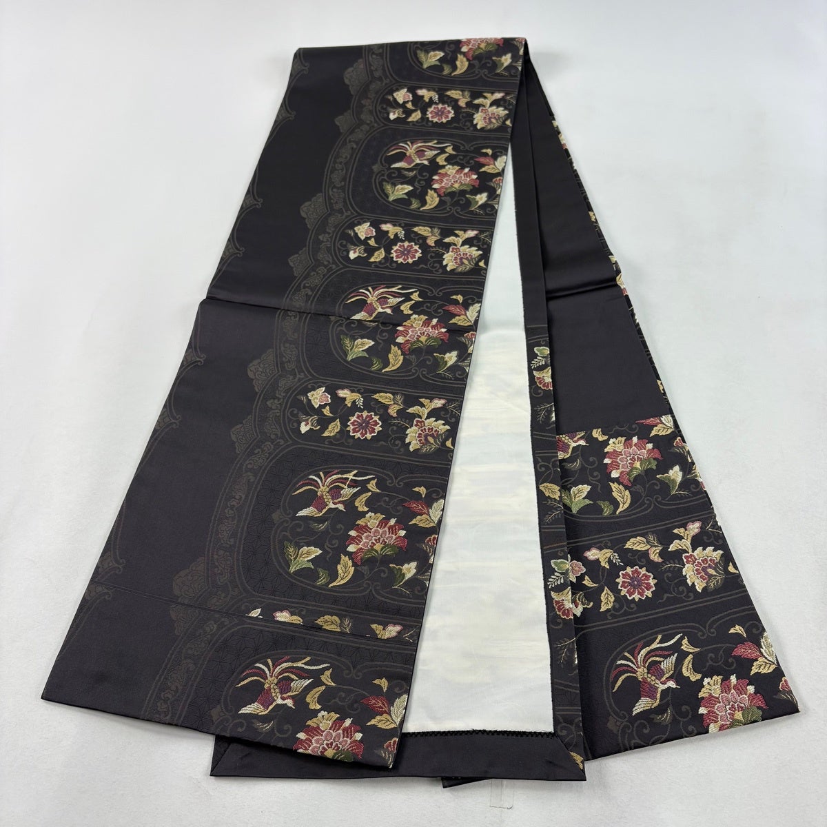 美品】 開き名古屋帯 秀品 花鳥 花唐草 黒灰 正絹｜中古・古着