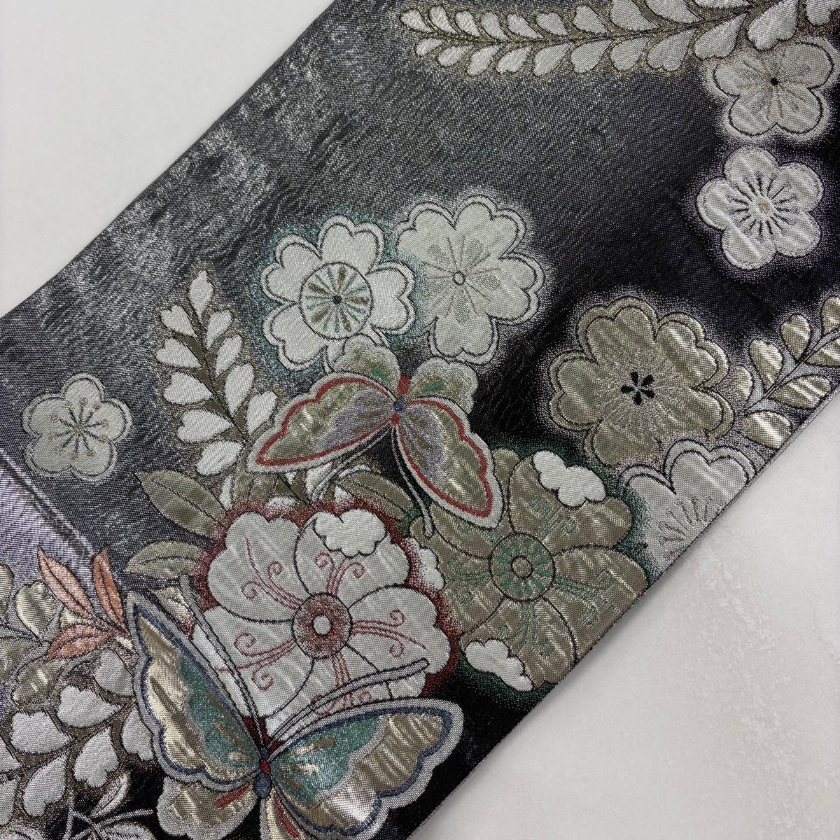 美品】 袋帯 秀品 蝶 桜 箔 銀糸 黒 六通 正絹｜中古・古着