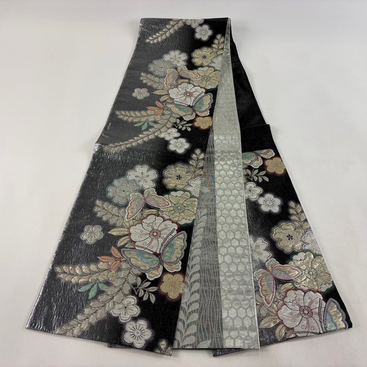 美品】 袋帯 秀品 蝶 桜 箔 銀糸 黒 六通 正絹｜中古・古着