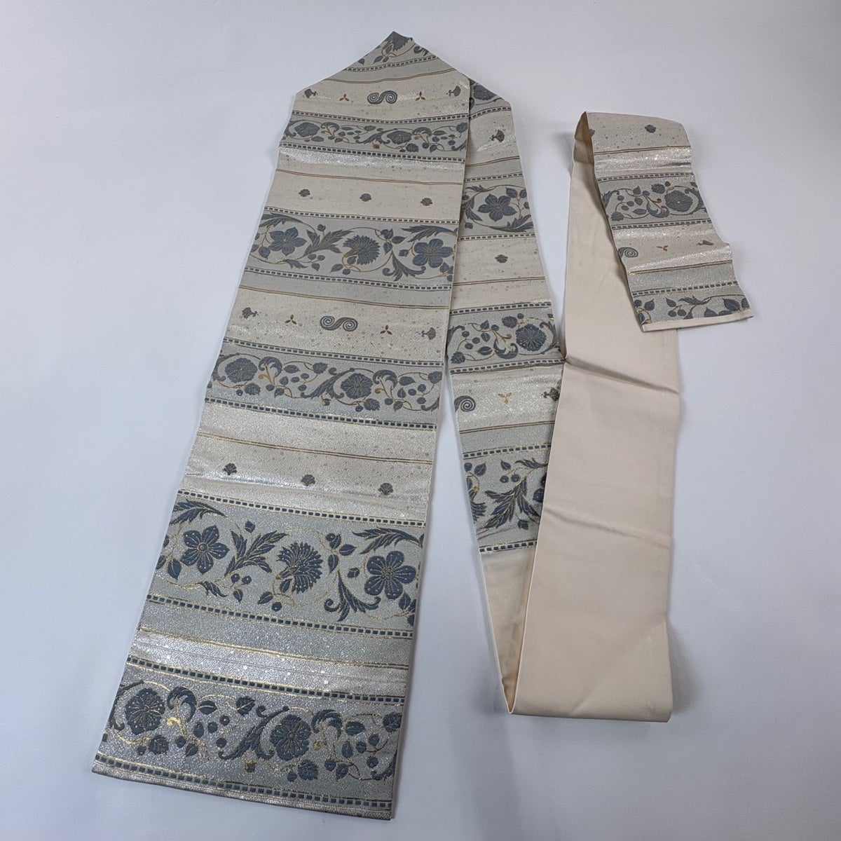 美品】 名古屋帯 優品 天然美 段縞 花唐草 箔 銀色 正絹｜中古・古着