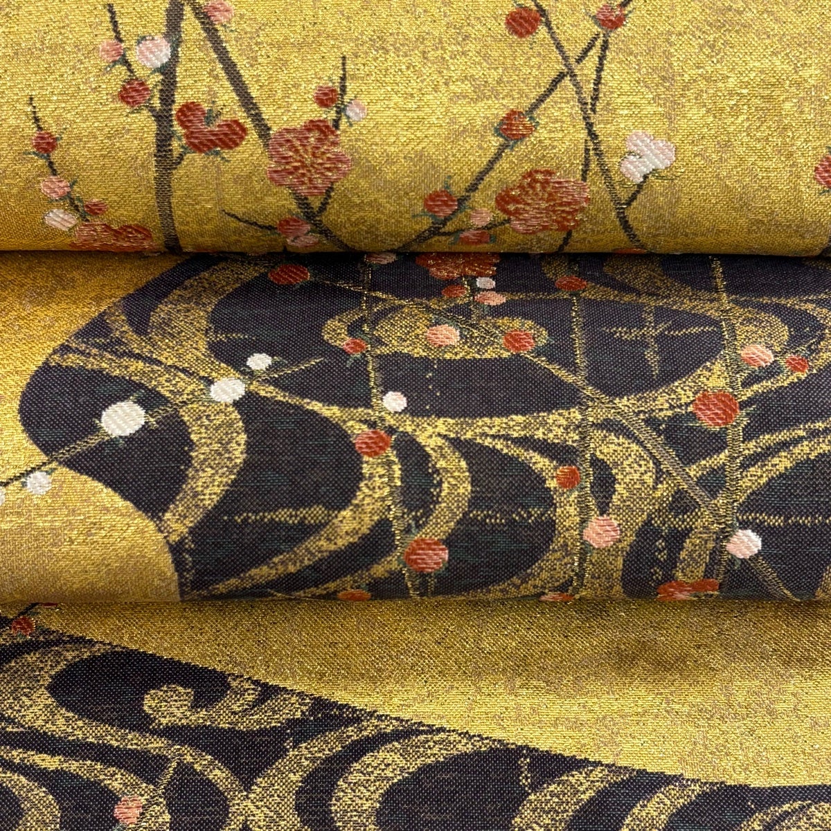 美品】 丸帯 逸品 紅白梅図屏風 松島図屏風 金糸 箔 金色 お太鼓柄