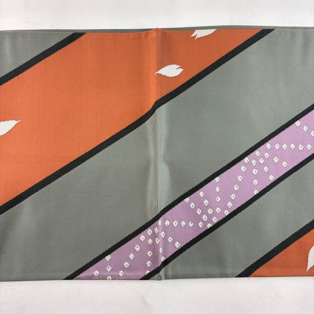 美品】 袋帯 逸品 辻村ジュサブロー 落款あり 花びら 斜縞 灰色 六通