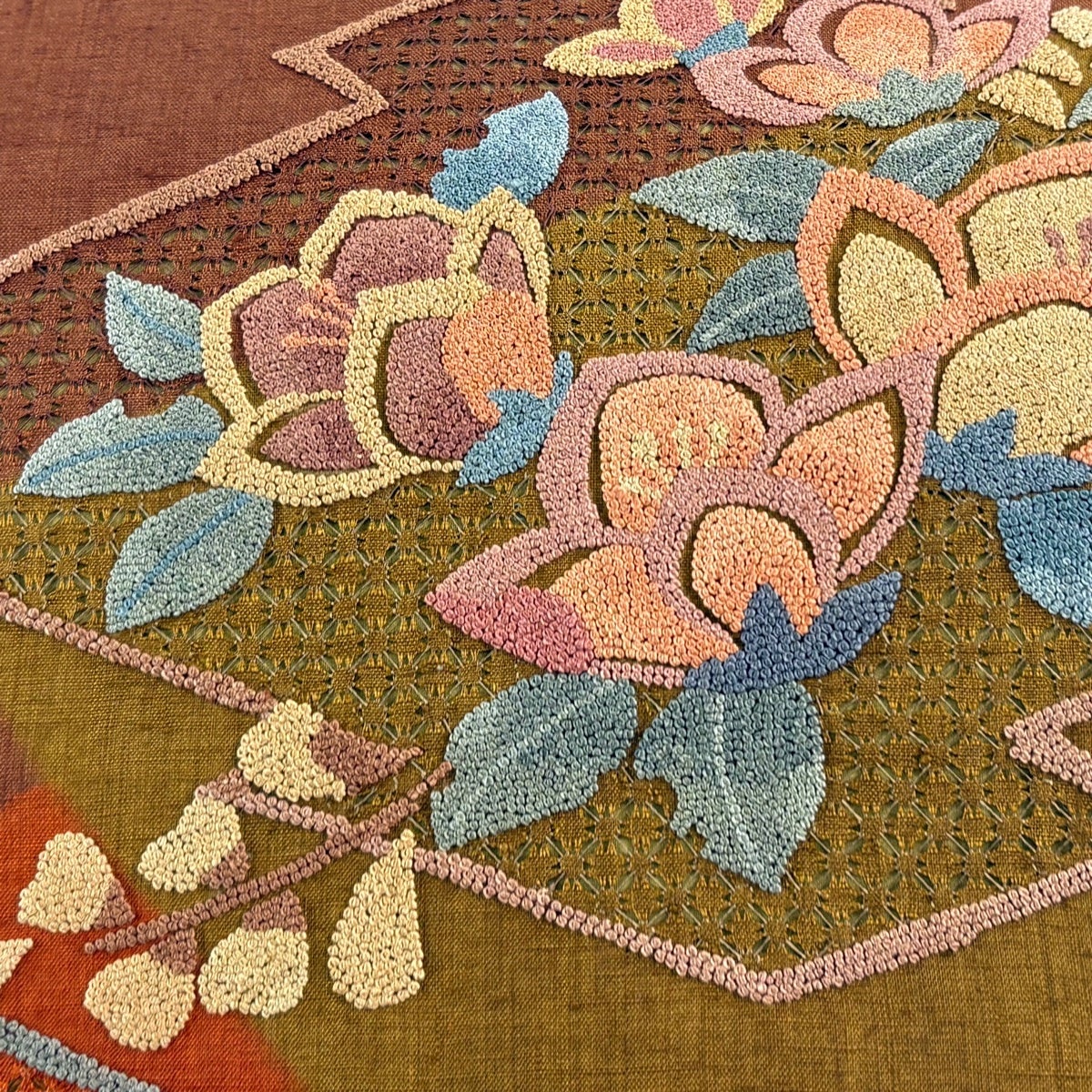 50%OFF 【美品】 名古屋帯 秀品 関西仕立て 紬地 草花 松皮菱 刺繍 赤