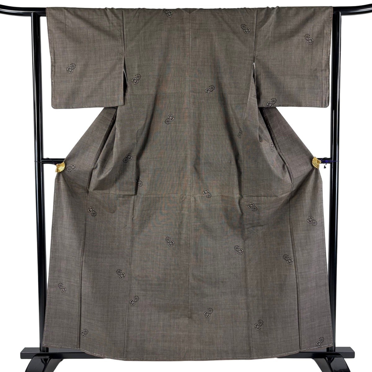 未使用品　単衣 紬 グレー 　身丈160cm 裄丈63.5cm お洒落 正絹 紬 身丈160cm 裄丈62.5cm S 単衣 証紙あり 幾何学 灰色 正絹 秀品