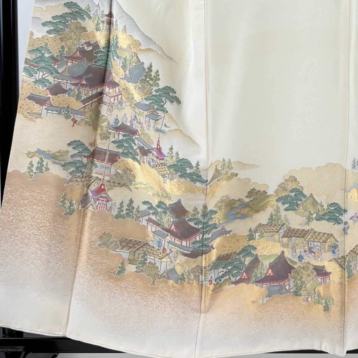 色留袖 身丈156.5cm 裄丈68cm 正絹 名品 【中古】 美品】 色留袖 身丈156.5cm 裄丈68.5cm L 袷 建物 松 金糸 クリーム
