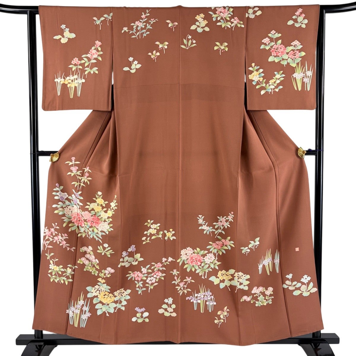 【美品】 訪問着 身丈157cm 裄丈63cm 正絹 秀品 【中古】 訪問着 身丈157cm 裄丈63cm S 袷 落款あり 草花 赤茶 正絹 秀品｜中古
