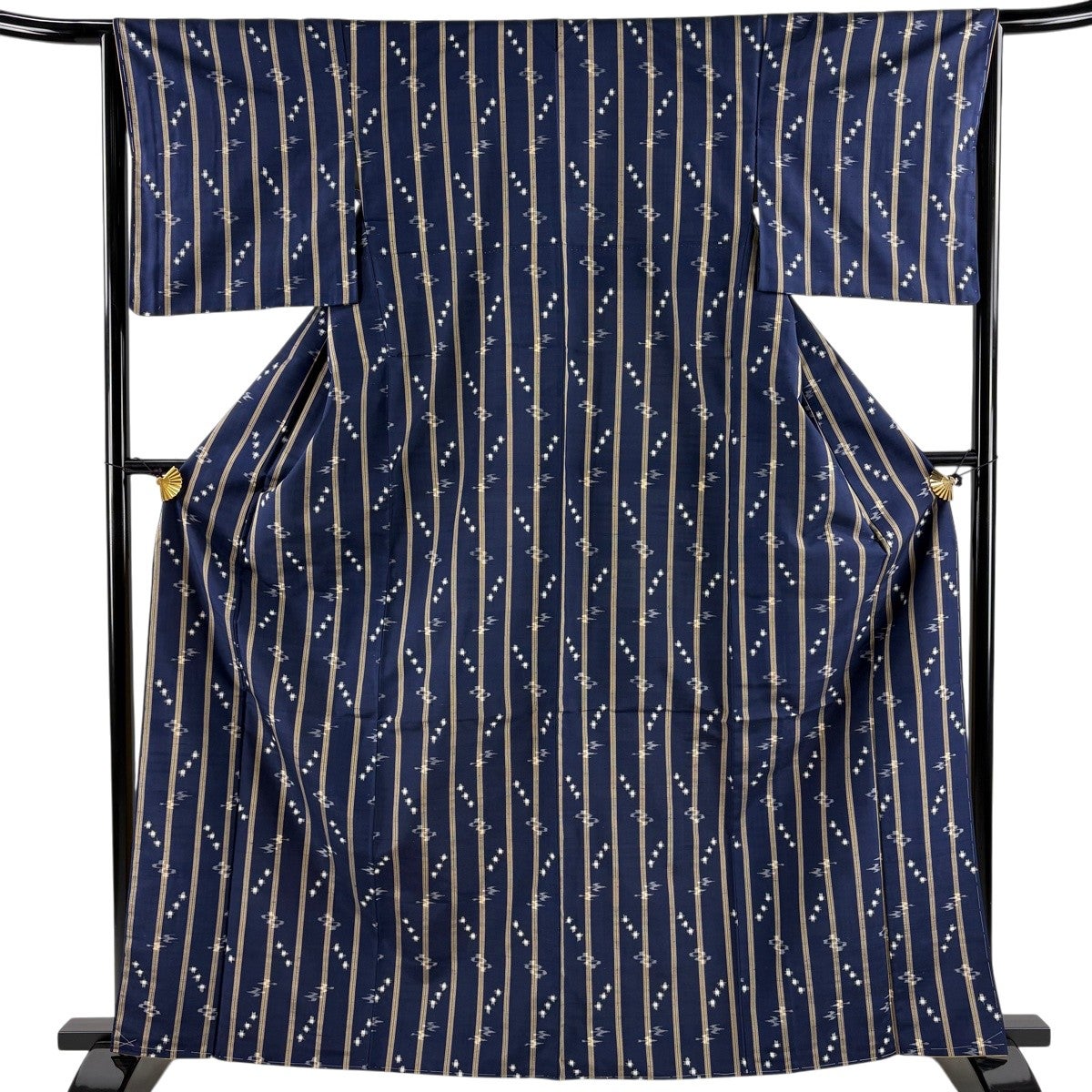 美品 本場琉球紬 紬 単衣 薄茶色 身丈155cm 裄丈63cm ツバメ 正絹 紬 身丈154cm 裄丈62cm S 袷 琉球かすり 証紙あり 燕 花菱 ピンク 正絹