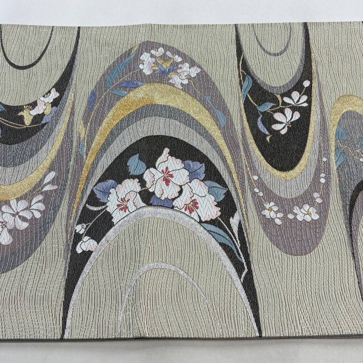 美品】 袋帯 秀品 鈴乃屋 草花 幾何学模様 金銀糸 ベージュ 六通 正絹