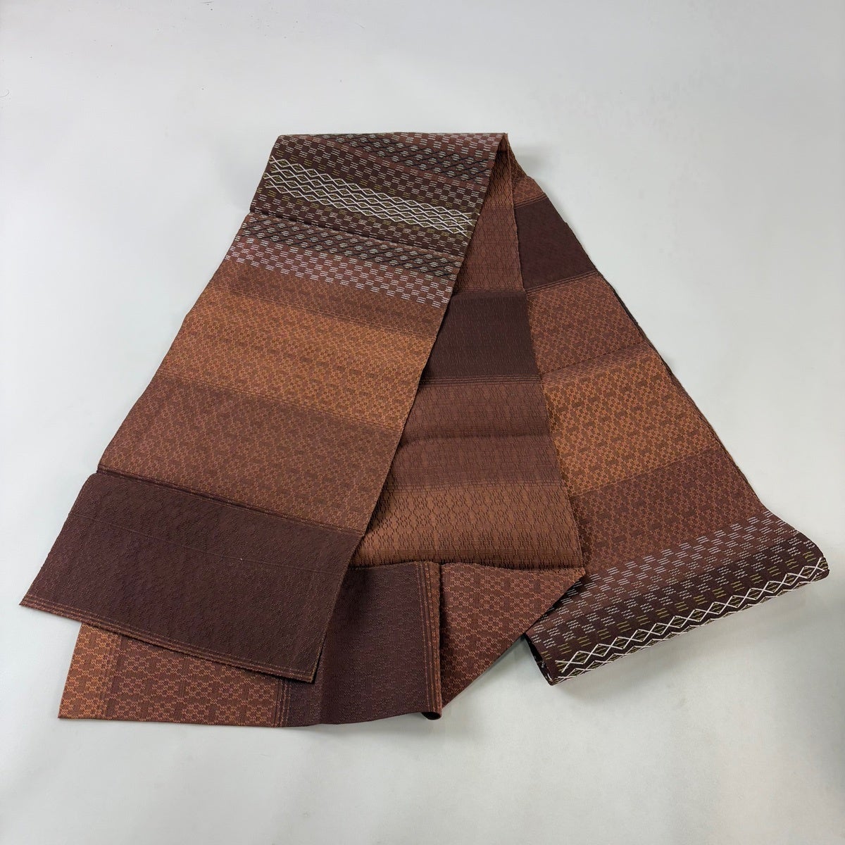 名古屋帯 秀品 松葉仕立て 八寸名古屋帯 縞 幾何学 茶色 正絹｜中古